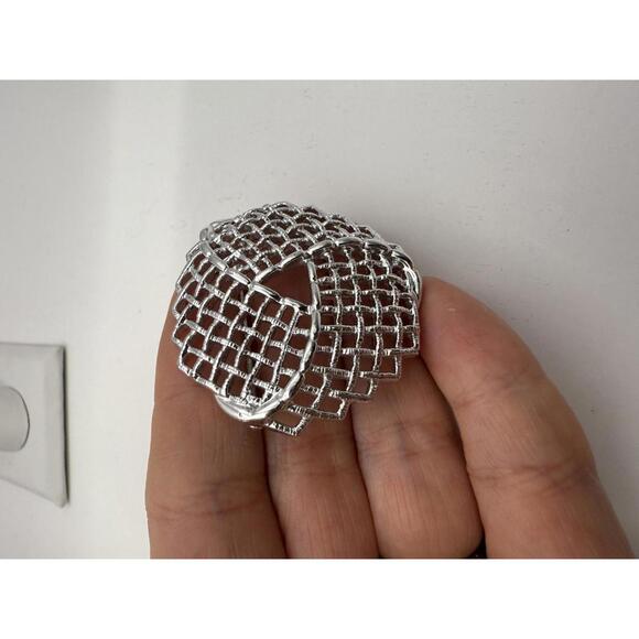 Sarah Coventry Silver-Tone Woven Mesh Brooch Pin - Picture 2 of 8